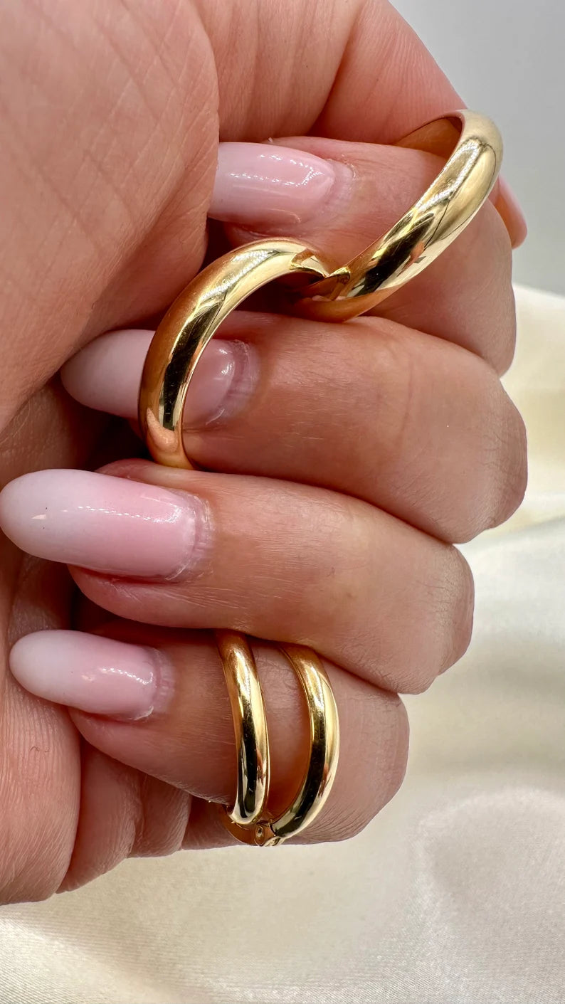 18K Gold Hoop Earrings,Real Gold, Latch back Closer,. A Must-Have Style! Classic Staple! A Perfect Gift For Every Ceremony!