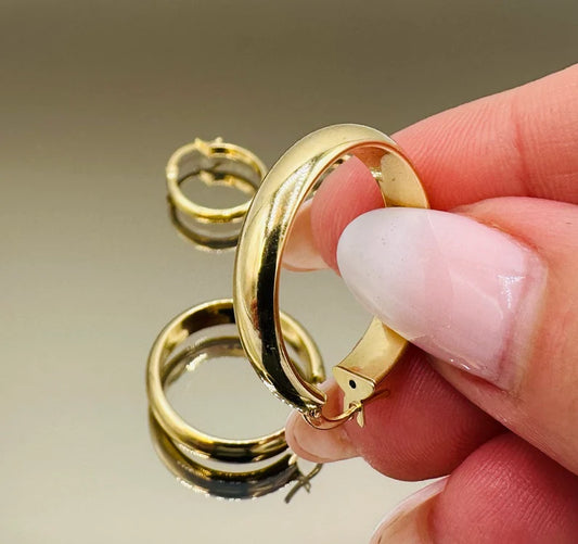 18K Gold Hoop Earrings,Real Gold, Latch back Closer,. A Must-Have Style! Classic Staple! A Perfect Gift For Every Ceremony!