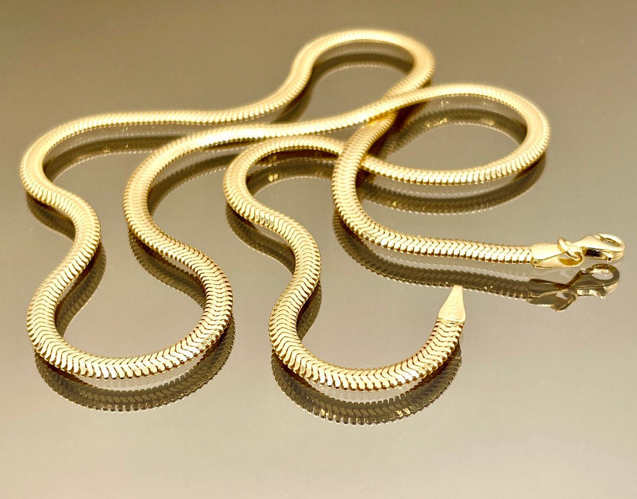 18Karat Gold Herringbone Necklace,Real Solid Gold,Yellow Gold,(3.5mm)Thick,Birthday Gift, Gift For Partner Men/Women,Anniversary Gift.
