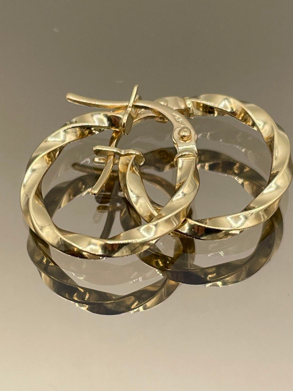 18Karat Gold Twisted Hoop Earring / Real 18Karat Gold Earrings / 14.5mm Braid Twist Hoop in 18Karat Gold,Birthday gift / Gift for Her!