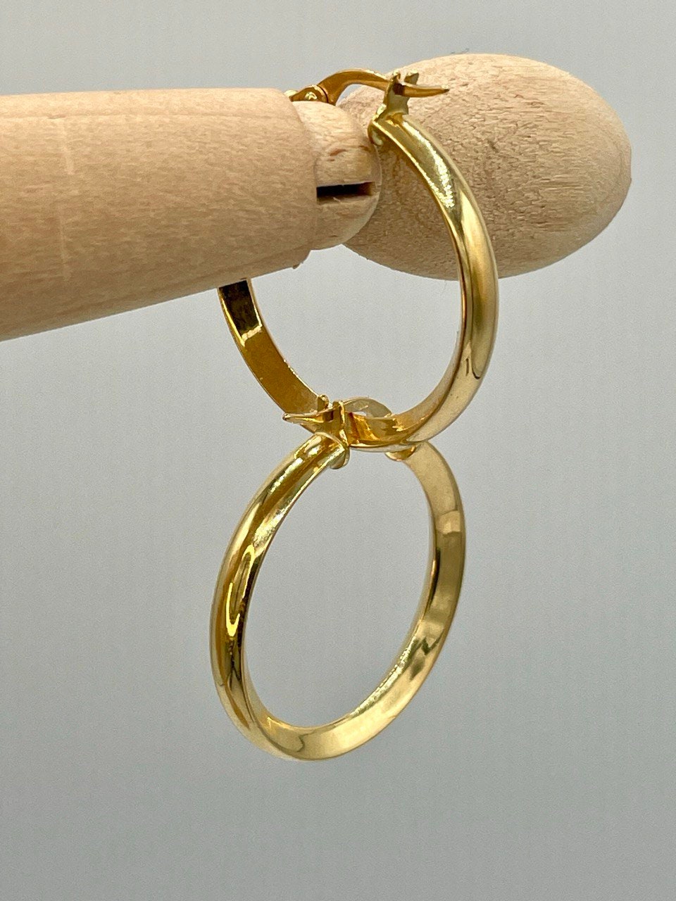 18K Gold Hoop Earrings,Real Gold, Latch back Closer,. A Must-Have Style! Classic Staple! A Perfect Gift For Every Ceremony!