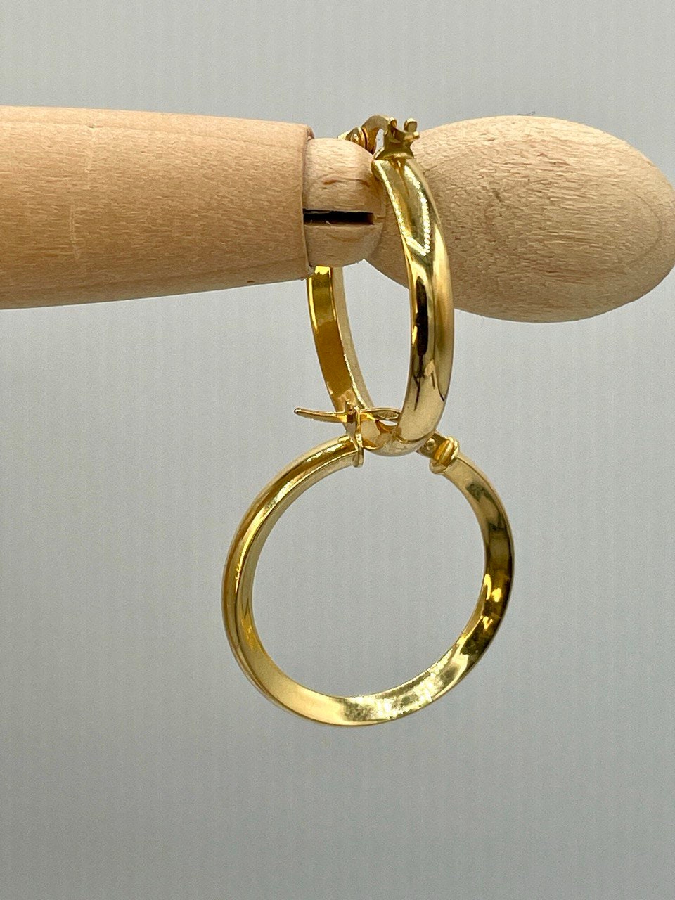 18K Gold Hoop Earrings,Real Gold, Latch back Closer,. A Must-Have Style! Classic Staple! A Perfect Gift For Every Ceremony!